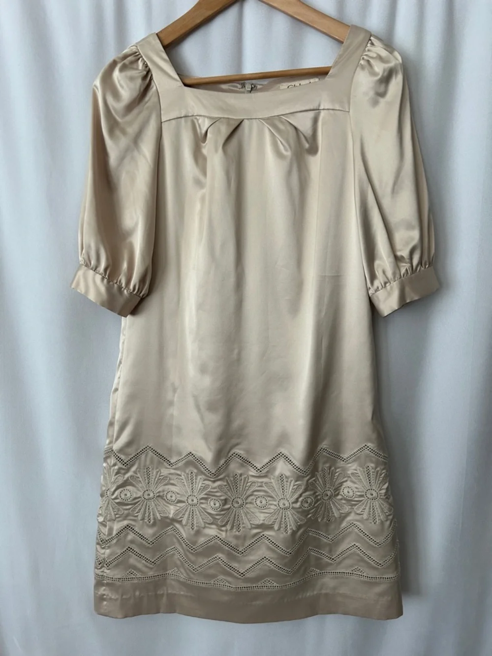 Chloé Luxurious Taupe Silk 3/4 Sleeve Floral Shift Sheath Mini Dress *Size 4* 🌺🌺 - Picture 1 of 9